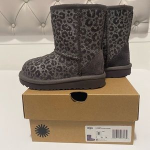UGG Classic II Glitter Leopard Size 8